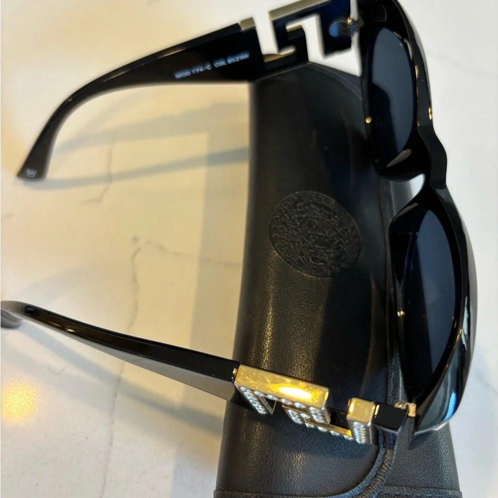 Gianni Versace T74 C Col 852 RH Black and Gold Sunglasses, Rhinestone RARE‼️😎